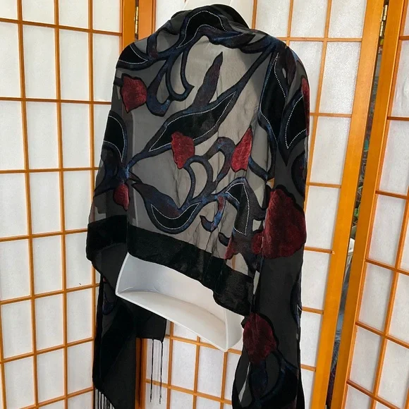Lovely textured silk on partially transparent black shawl/scarf - Picture 11 of 12